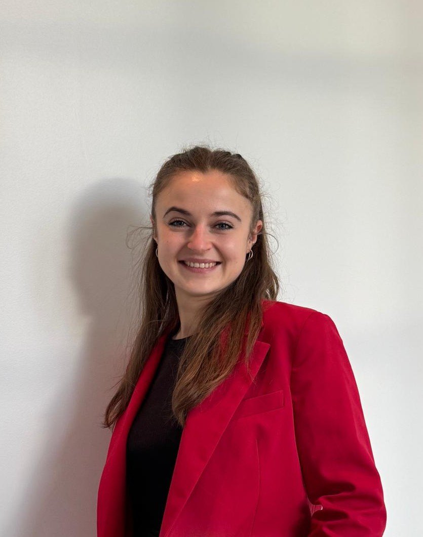 Portrait d'Amandine Ameline, architecte d'intérieur spécialisée PMR et seniors